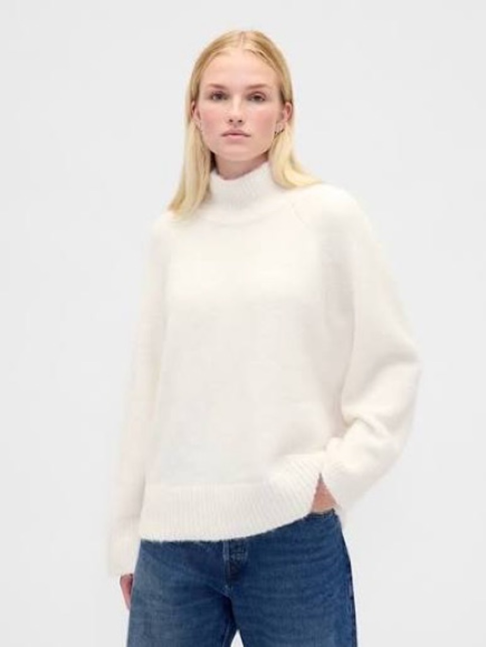 NWT! GAP Soft, Cozy fuzzy Mohair Turtleneck Sweater in Cream Sz. Medium T